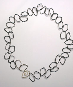 Sommerfuglehalskæde, unik halslænke, sommerfugle, butterfly, vinger, sammensat, usynlig lås, rustikt