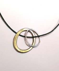 vedhæng, halssmykke med vedhæng, halskæde med vedhæng, slebet overflade, kraftig, kraftigt vedhæng, messing, former, figur, figurer, oval, cirkel, charms