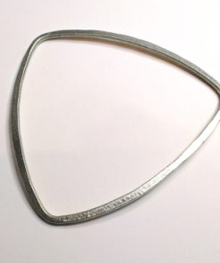 Trekantet armring, minimalistisk, form, slebet overflade, mat overflade, unikt design, unika, unik