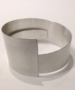 Rustik, bred armring med smart lukning, spiral, spiralarmring, kan gøres større eller mindre