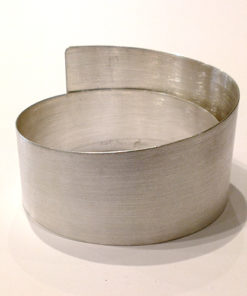 Rustik, bred armring med smart lukning, spiral, spiralarmring, kan gøres større eller mindre