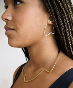 Elegant ZigZag halskæde, stor zigzag, halskæde med mønster, gummi, halskæde med gummilukning, gummilås, usynlig lås,