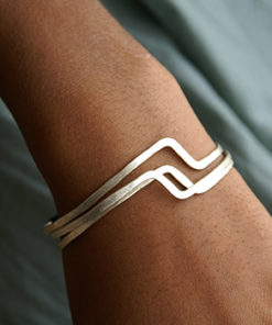 Minimalistisk Zig Zag armring, zikzak, armring, enkel armring, gummilukning, gummimuffe