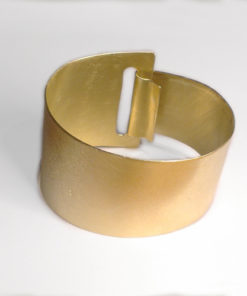 Bred armring med lås : aamok08 7 Rustik, bred armring med lås, låsedesign, unikt design, unik, slebet overflade