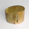 Rustik, bred armring med lås, låsedesign, unikt design, unik, slebet overflade