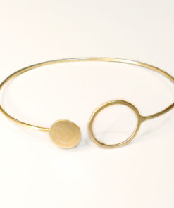 Minimalistisk armring, lås, låsedesign, låsedekoration, hægtelås, cirkel, cirkler, slebet overflade
