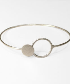Minimalistisk armring, lås, låsedesign, låsedekoration, hægtelås, cirkel, cirkler, slebet overflade