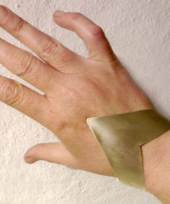 Bred armring med V-form 10 Bred armring formet som et V, pilespids, V-formet, vinkel, åben armring, åben lukning