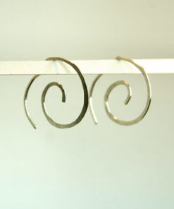 spiral, snoede øreringe, krusedulle øreringe, organiske øreringe, runde, små øreringe, slangeøreringe, unika, sølv, guld, øreringe,