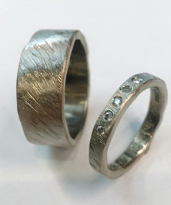 bred rustik hvidguld ring brillant