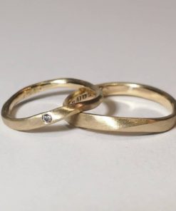 organisk ring med twist og brillant