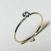 ring med brillant i blomsterfatning