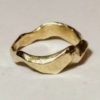 Organisk sandstøbt guld ring