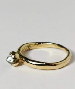 ramok791 Solitaire ring med rå diamant fattet i blomst, Forlovelse, prinsessering