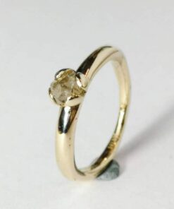 ramok791 Solitaire ring med rå diamant fattet i blomst, Forlovelse, prinsessering