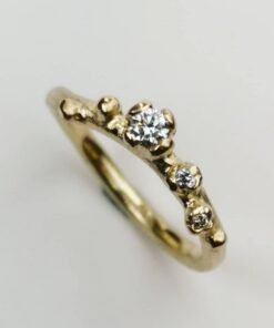 forlovelsesring med blomst og knopper