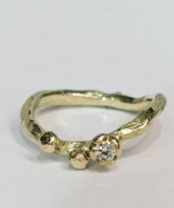 forlovelsesring med blomst og knopper