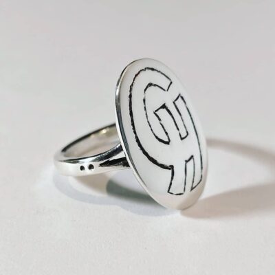 Gravering på ring, tegn, logo, plade, bogstaver, stor ring