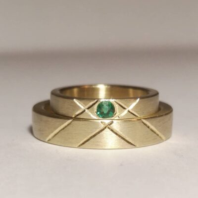 Ring med X gravering, CC, grøn sten, Fprofil, tegn