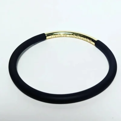 Armring med gravering, hilsen, tegn