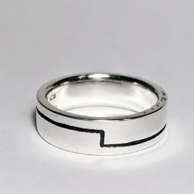 Ring med gravering, streg, tegn, Fprofil
