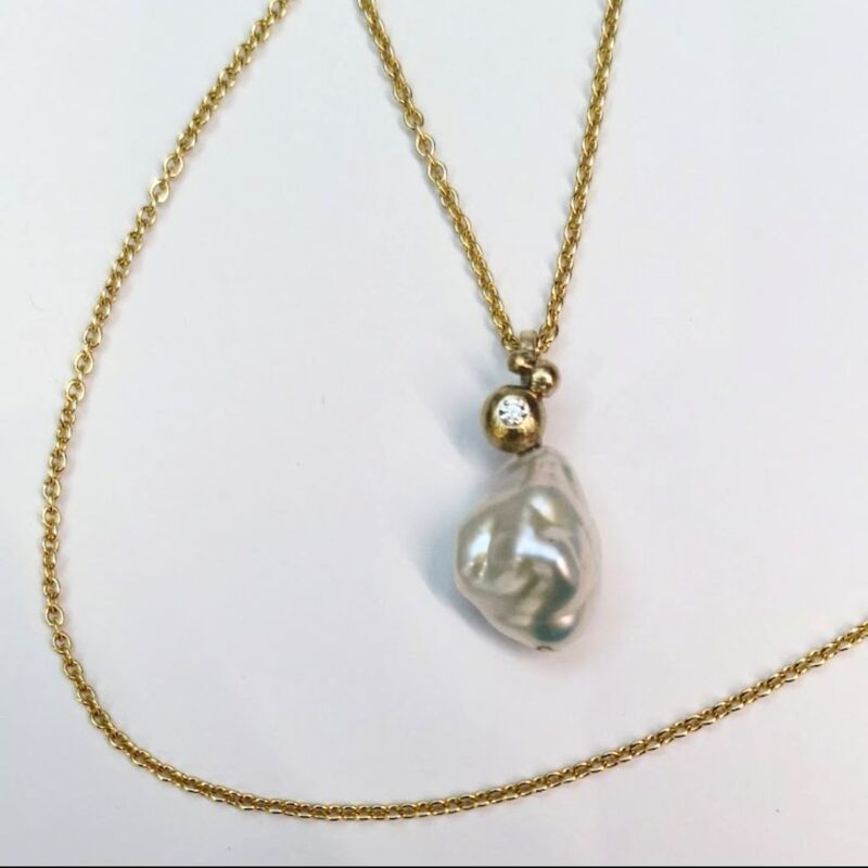 Perle vedhæng med sten fattet i kugle, diamant, brillant, barok perle