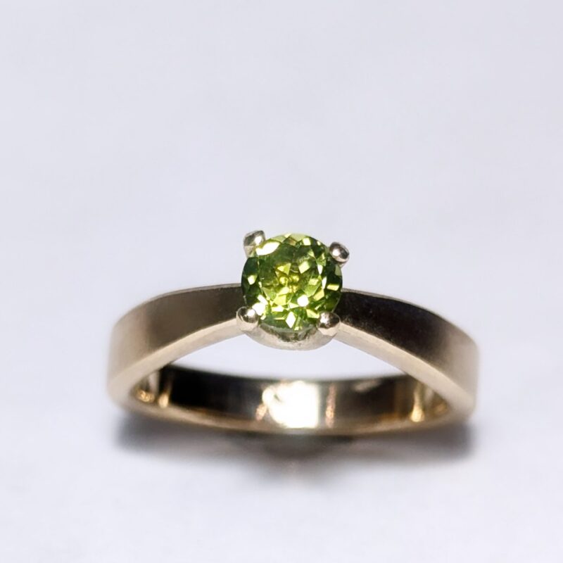 Ramok1148 Solitaire ring, trekant, prinsesse, forlovelse, 4 grabber, grøn, ramok950