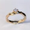 ramok1157 organisk ring med diamant fattet i 4 grabber, smelt