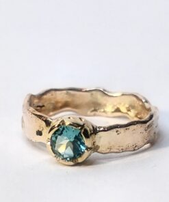 ramok1067k Smelte ring med sten i rør, grøn, safir, organisk, slinger