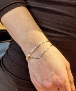 Dobbelt Armring : aamok18 9 Aamok18 dobbelt armring, trekant, lukke